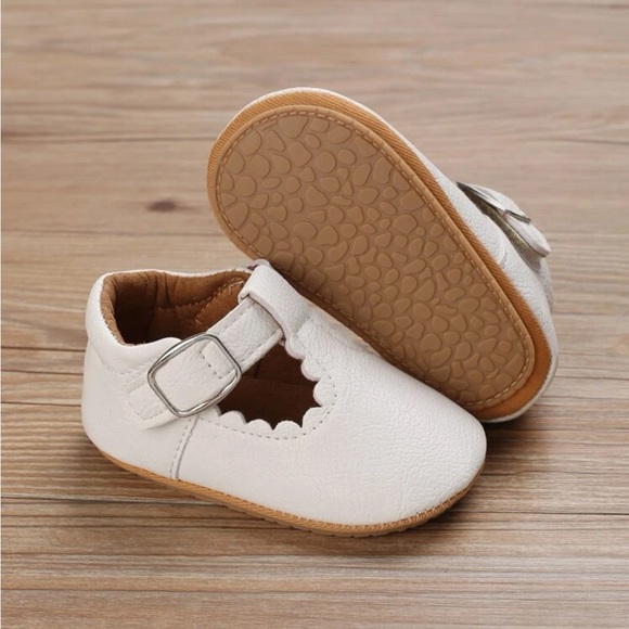 Baby girl / toddler girls Scallop Trim classic Mary Jane Flats - Picture 10 of 10